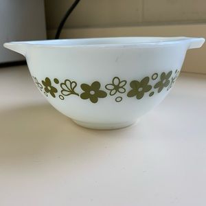 Vintage Pyrex mixing bowl